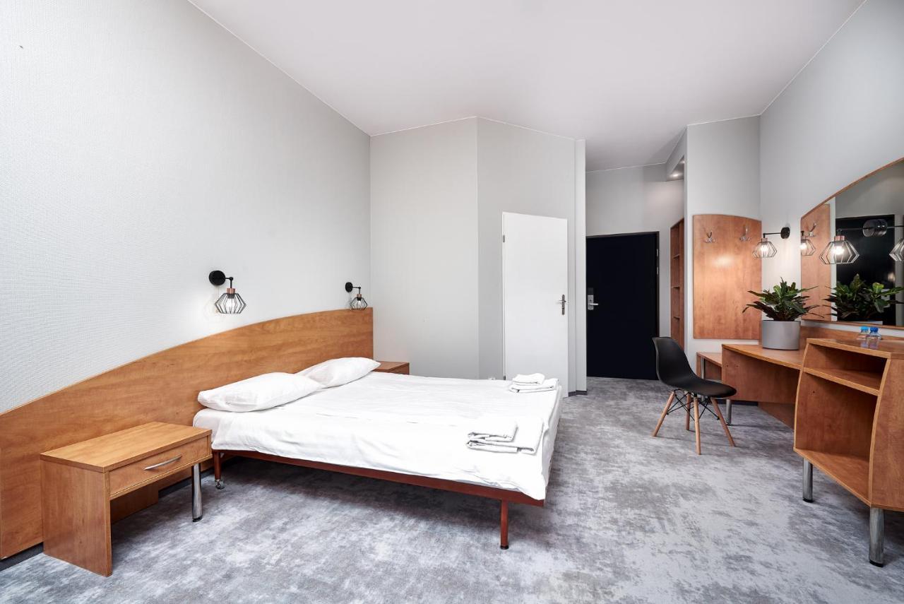 Hotel Anton Pruszków Buitenkant foto