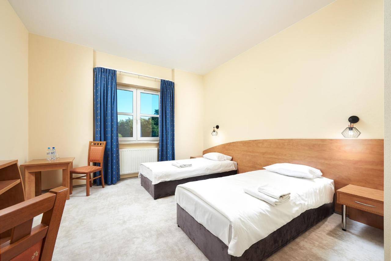 Hotel Anton Pruszków Buitenkant foto