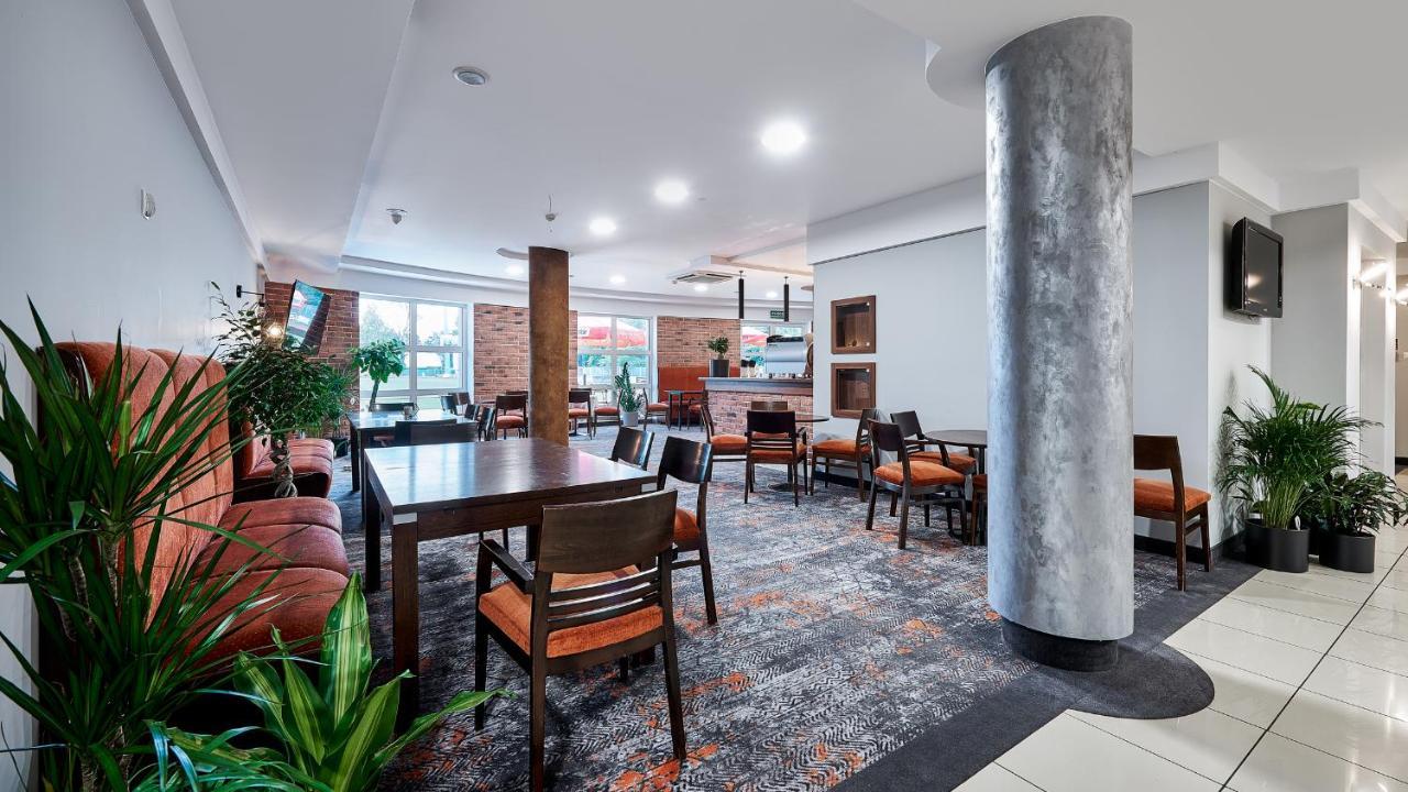 Hotel Anton Pruszków Buitenkant foto