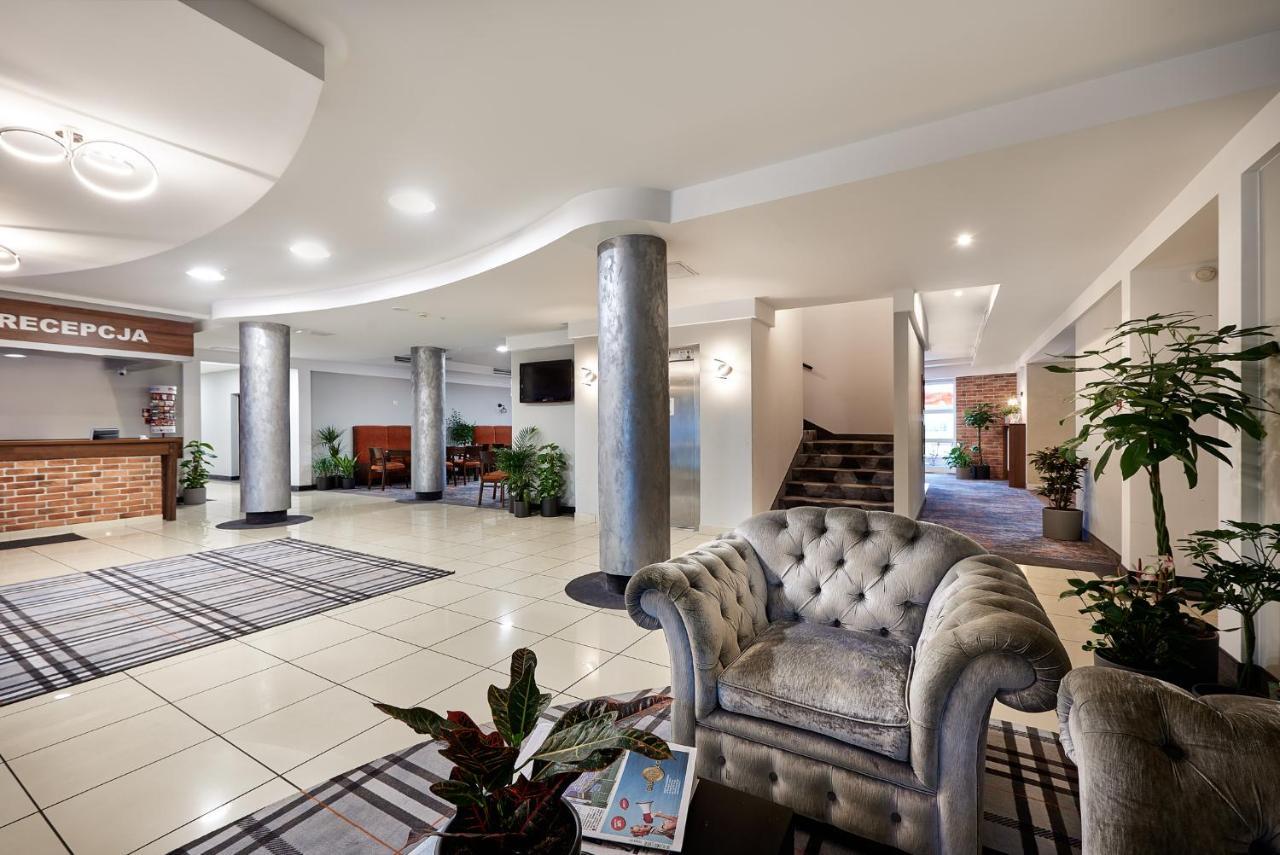 Hotel Anton Pruszków Buitenkant foto