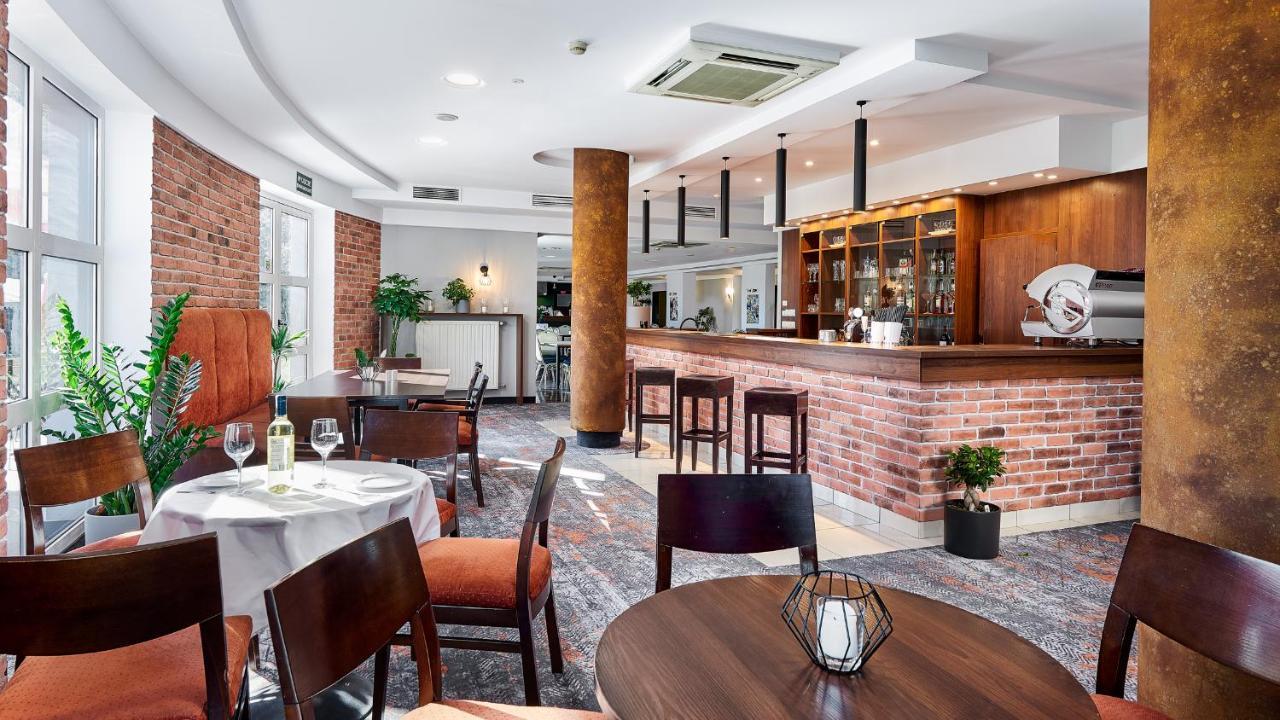 Hotel Anton Pruszków Buitenkant foto